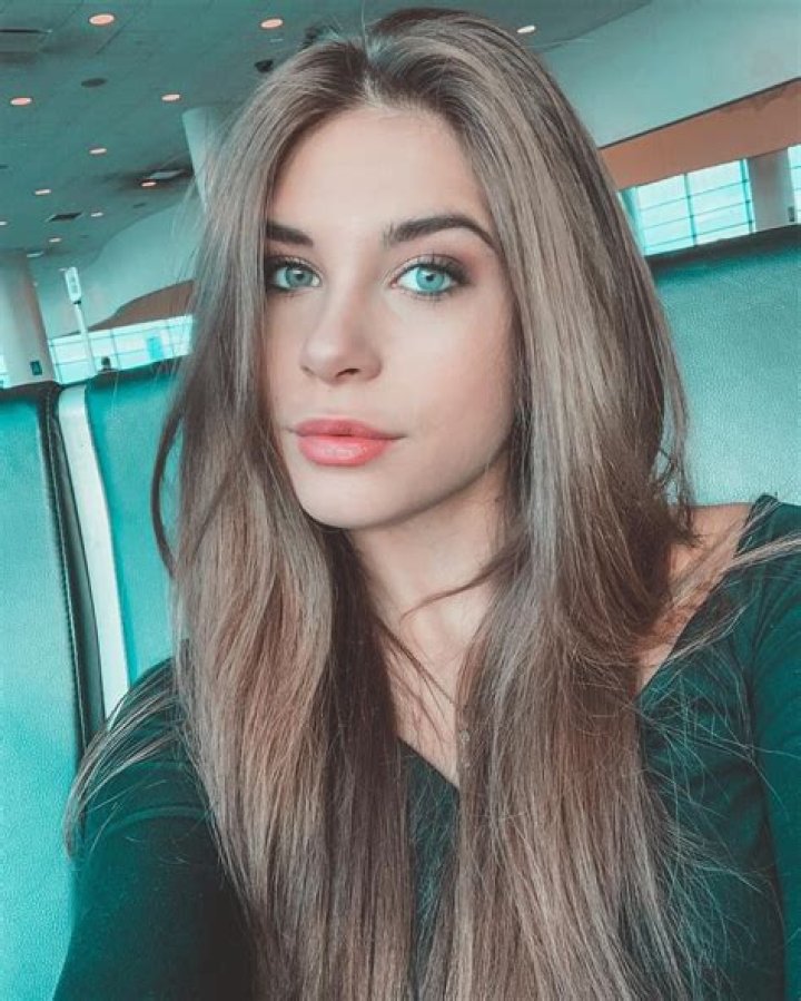 Gabrielle Moses taking a selfie in October 2019