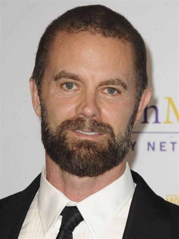 Garret Dillahunt happy with his wife in May 2020