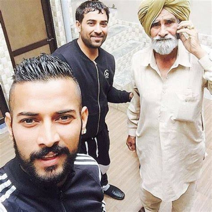 Garry Sandhu with his dad in a selfie in January 2018