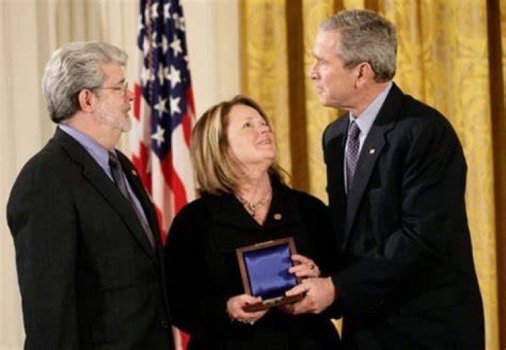 George Lucas (Left) receiving the Medal of Technology from George W. Bush in 2006