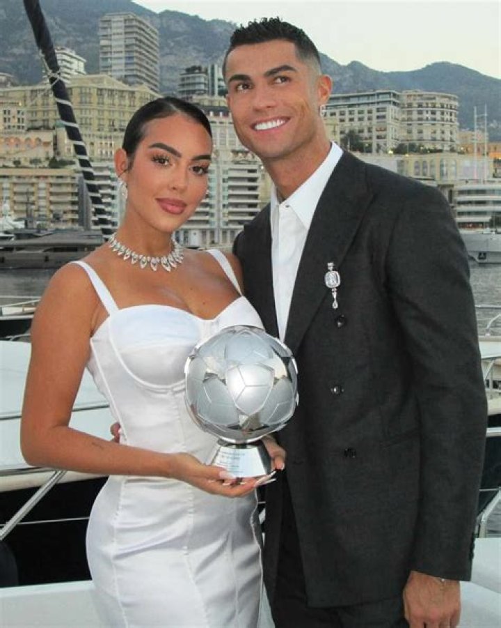 Georgina Rodríguez and Cristiano Ronaldo in Paris as seen in December 2017