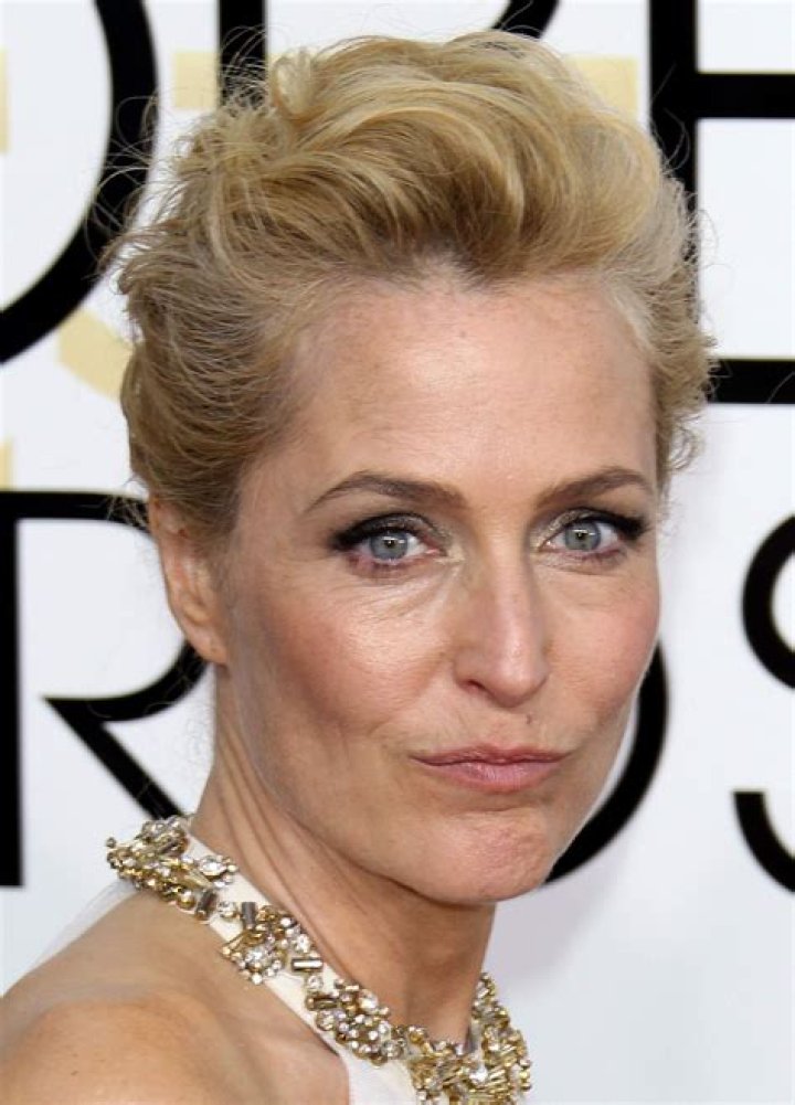 Gillian Anderson at 2017 Golden Globe Awards