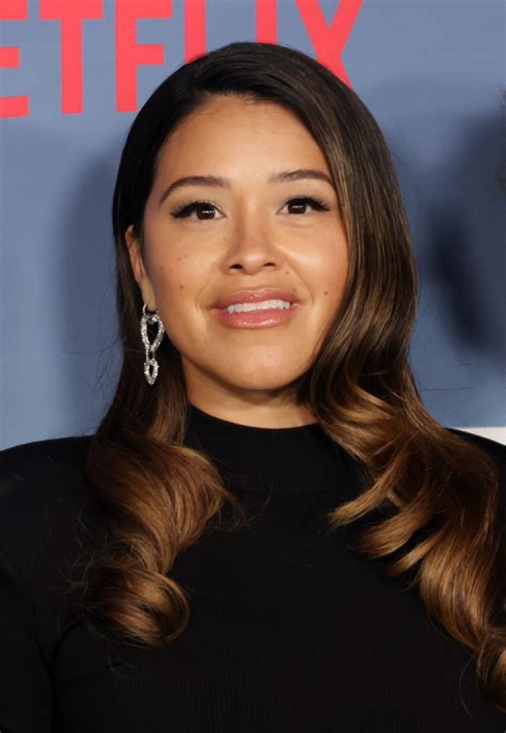 Gina Rodriguez showing her hourglass figure