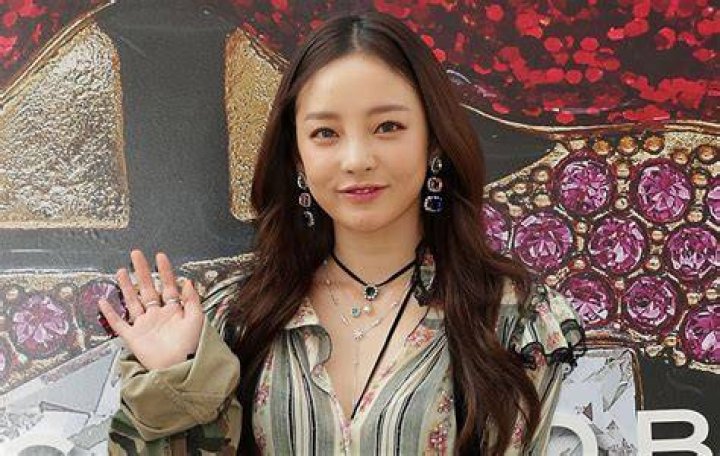 Goo Hara in a still from Marie Claire's YouTube video in 2015