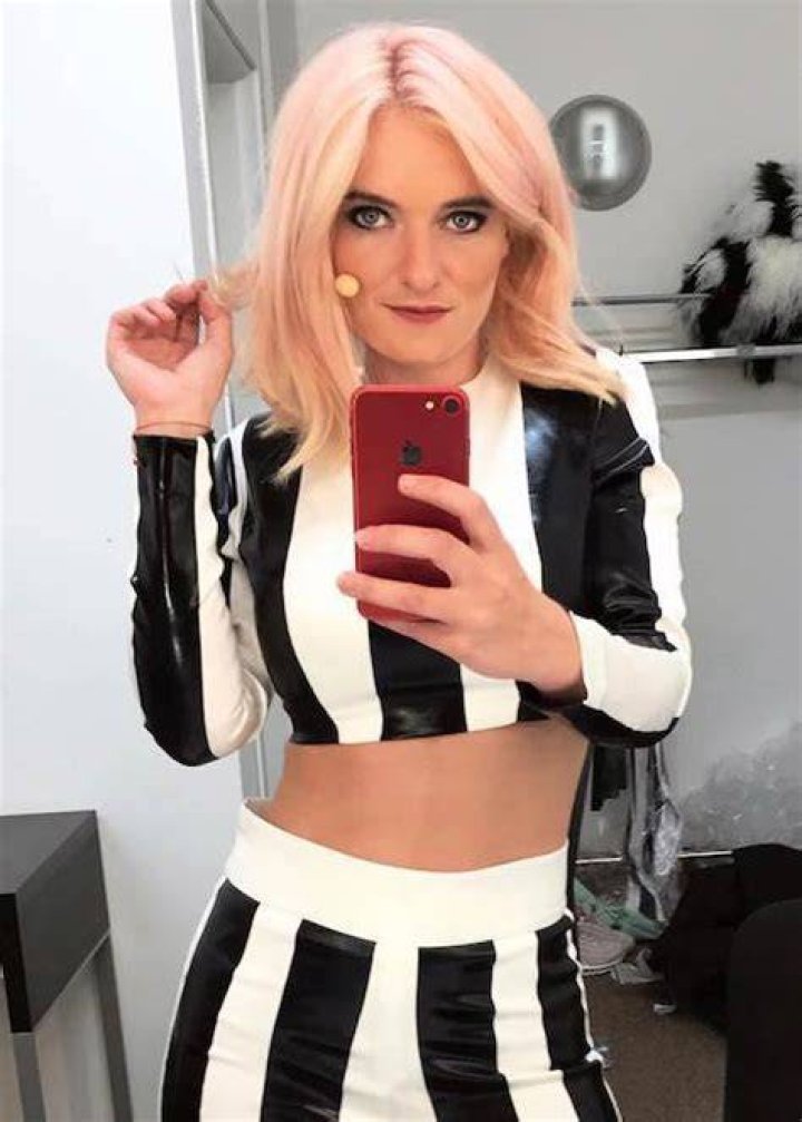 Grace Chatto wishing Happy Halloween 2017 through this selfie