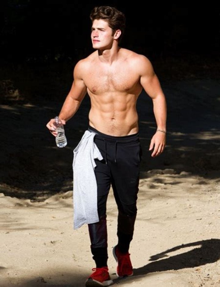 Gregg Sulkin height