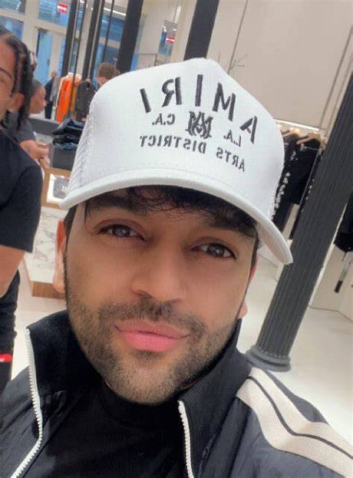 Guru Randhawa in a selfie in December 2017