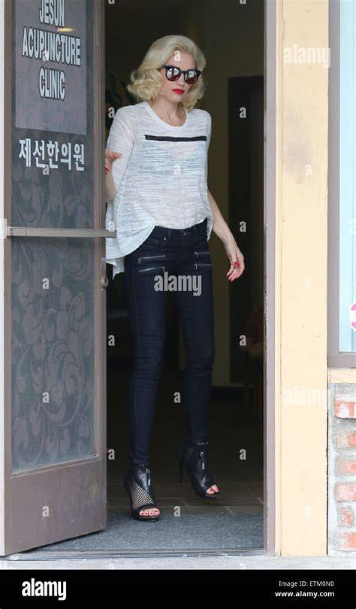 Gwen Stefani visiting her acupuncture clinic in Los Angeles in March 2015