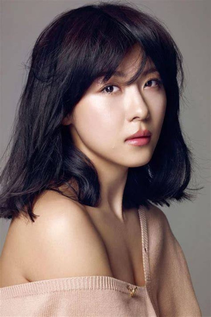 Ha Ji-won as seen while smiling in a picture during an event in July 2006