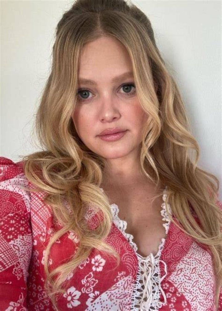 Hailey Whitters as seen in a selfie in February 2022