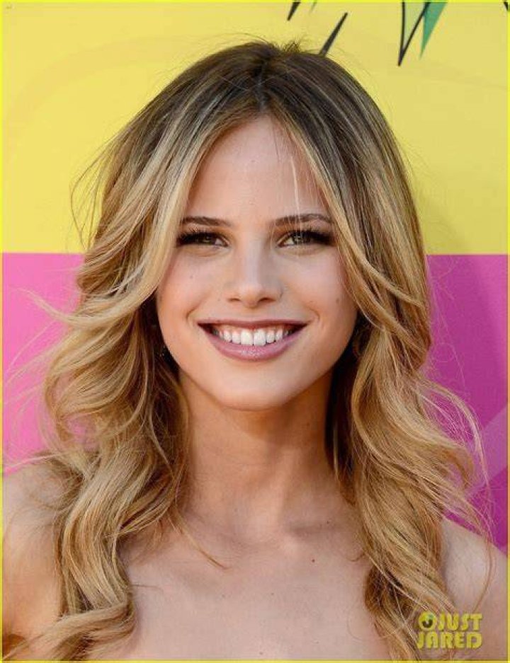 Halston Sage at 2013 Kids Choice Awards