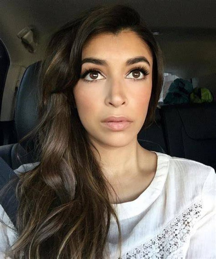 Hannah Simone in an Instagram selfie as seen in August 2017