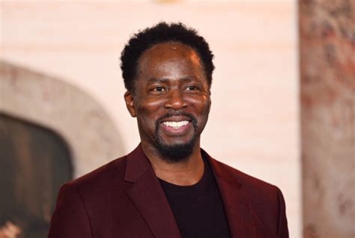 Harold Perrineau (Center) smiling in a selfie with Daniel Dae Kim (Left) and N&eacute;stor Carbonell in December 2019