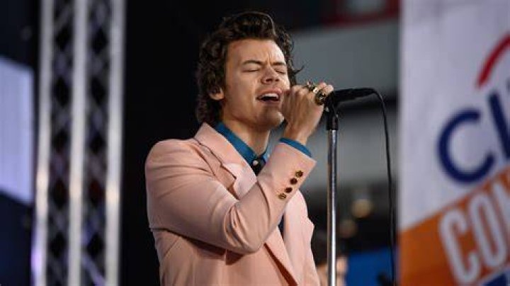 Harry Styles singing