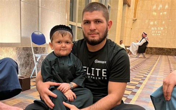 Hasbulla Magomedov (Left) in a picture with Khabib Nurmagomedov in Dubai, United Arab Emirates in October 2022