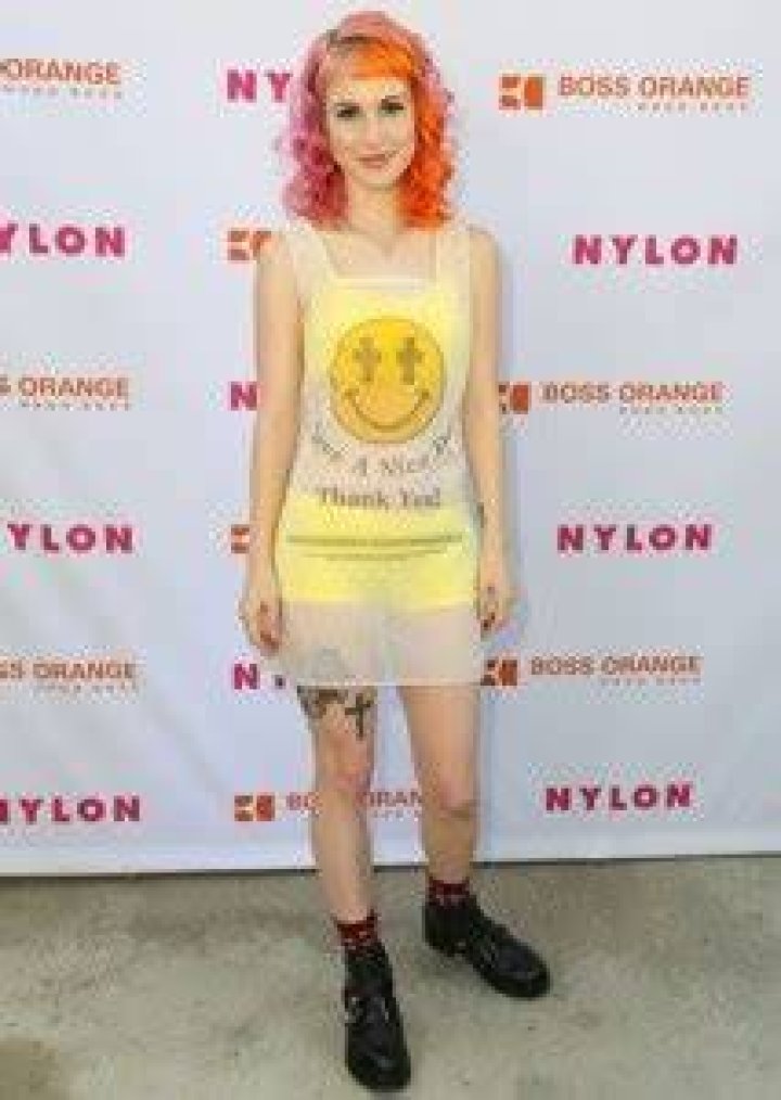 Hayley Williams height weight body statistics.