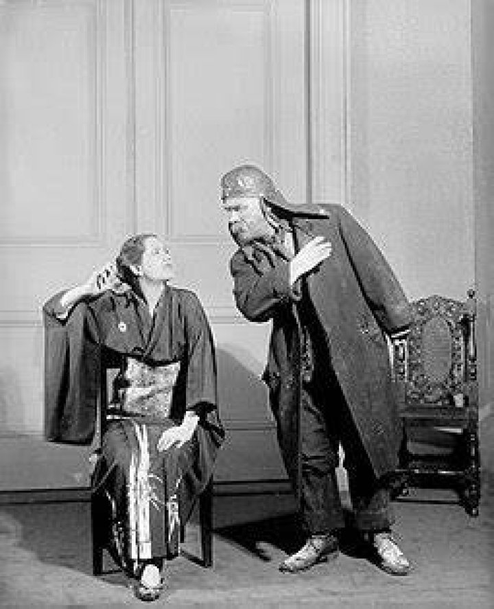 Henry Travers and Lynn Fontanne as seen in the Theatre Guild production of 'Pygmalion' (1926)
