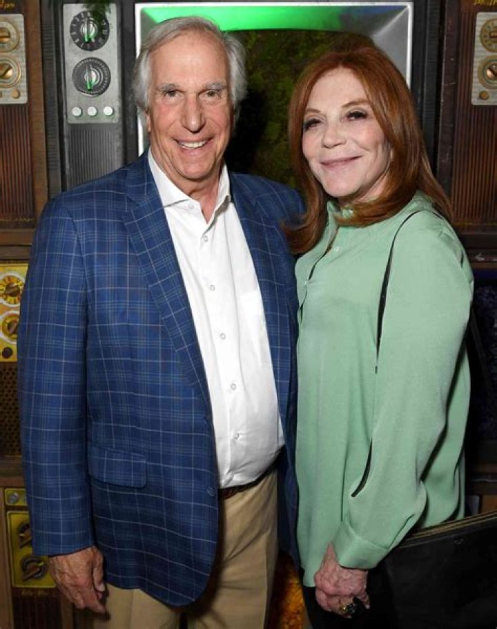 Henry Winkler posing with a fan in August 2018