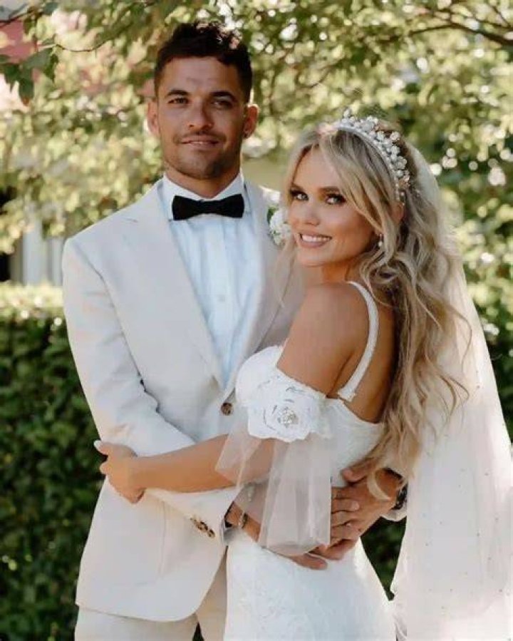 Hilde Osland and her husband James Foster with their son in October 2022