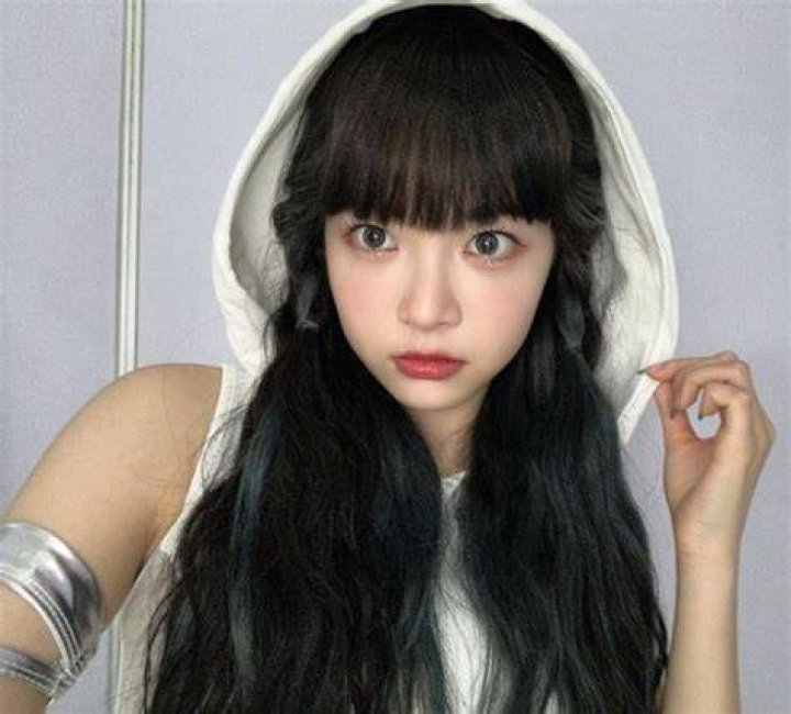 Hong Eun-chae as seen while taking a selfie in January 2023