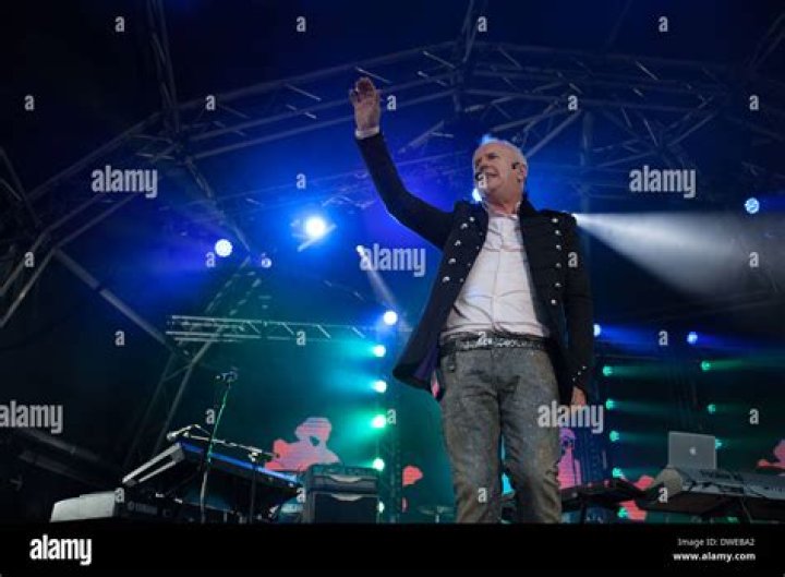 Howard Jones performing at the Sellersville Theater in July 2008