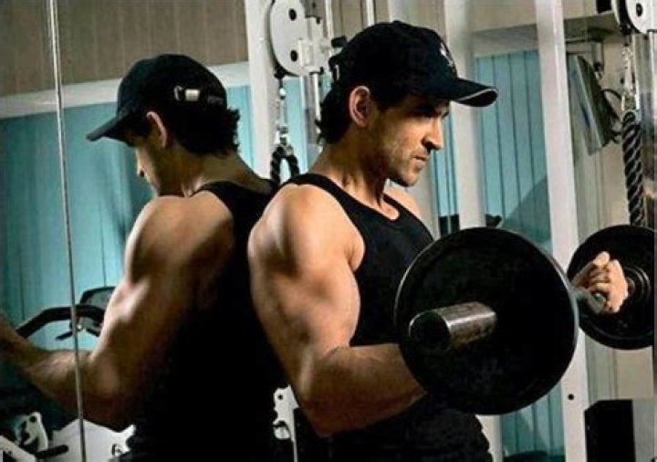 Hrithik Roshan doing crunches.
