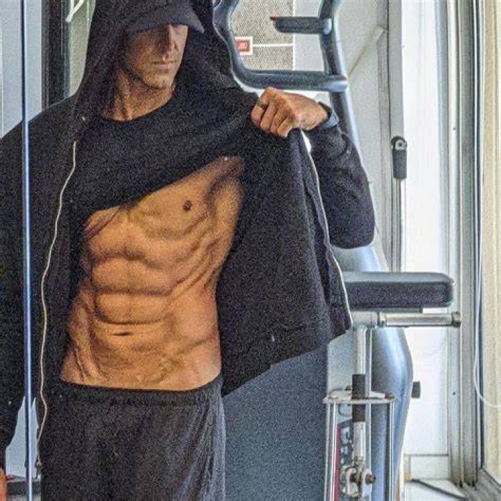 Hrithik Roshan Eight pack abs