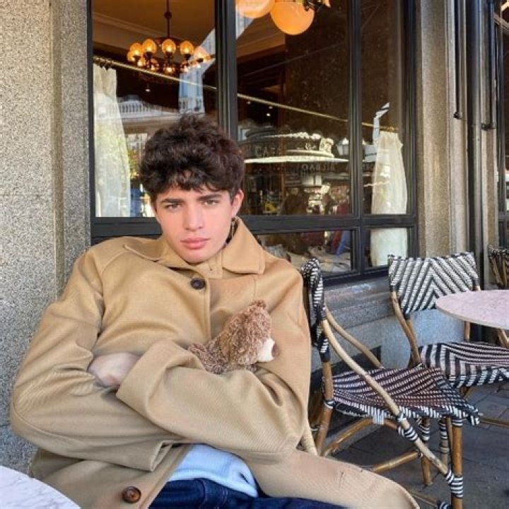 Hugo Arbues clicking a mirror selfie in Madrid, Spain in January 2022