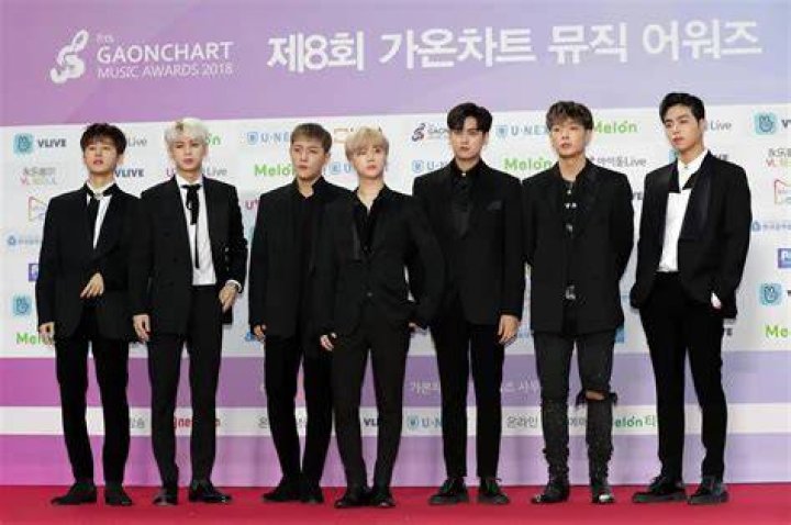 iKon's Jun-hoe at the 2016 Gaon Chart K-pop Awards event