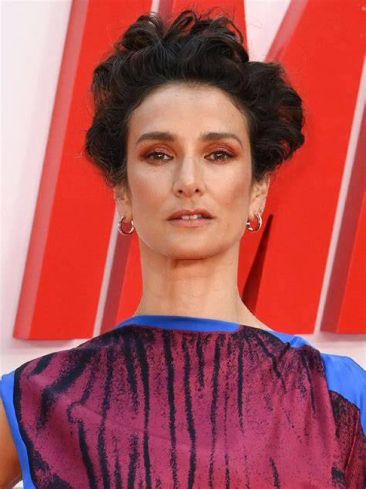 Indira Varma in a selfie with Samuel