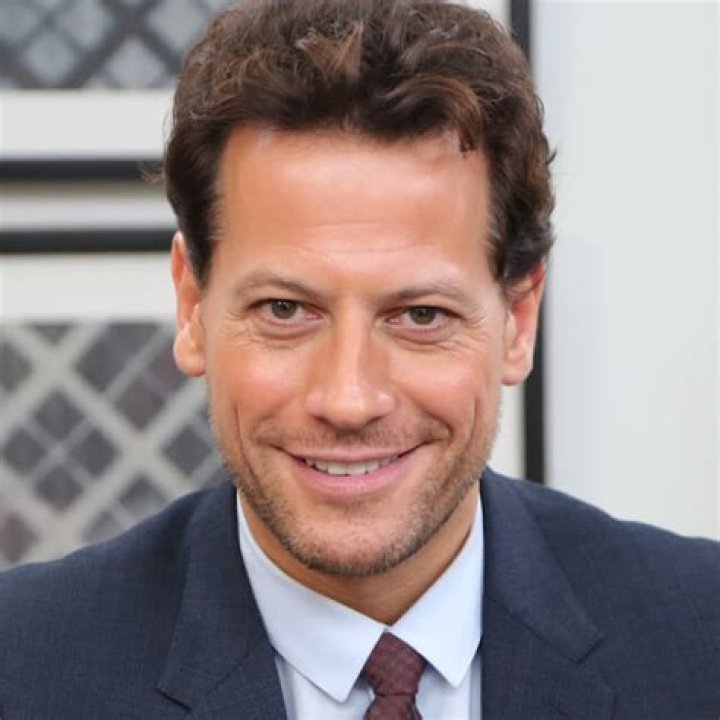 Ioan Gruffudd face closeup