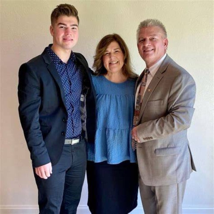 Isaiah Bates with his father Gil and mother Kelly Bates in October 2021