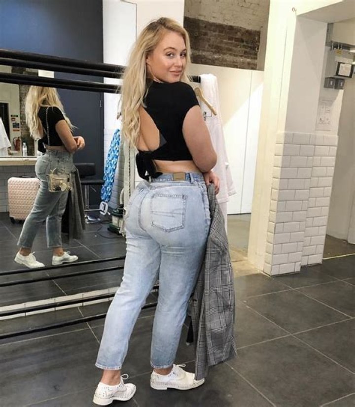 Iskra Lawrence butt
