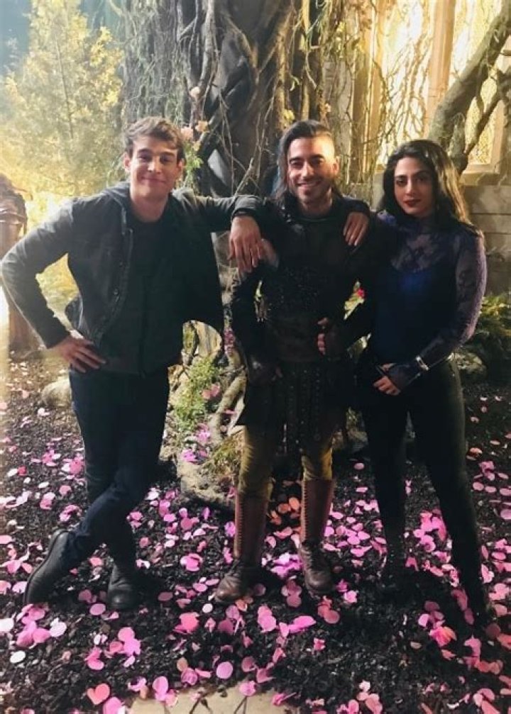 Jade Hassoun&eacute; (Center) as seen while posing for a picture with his 'Shadowhunters' co-actors, Alberto Rosende and Emeraude Toubia, in March 2019