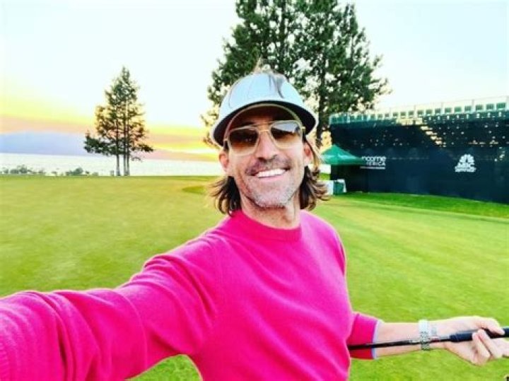 Jake Owen as seen while smiling in a selfie in July 2022