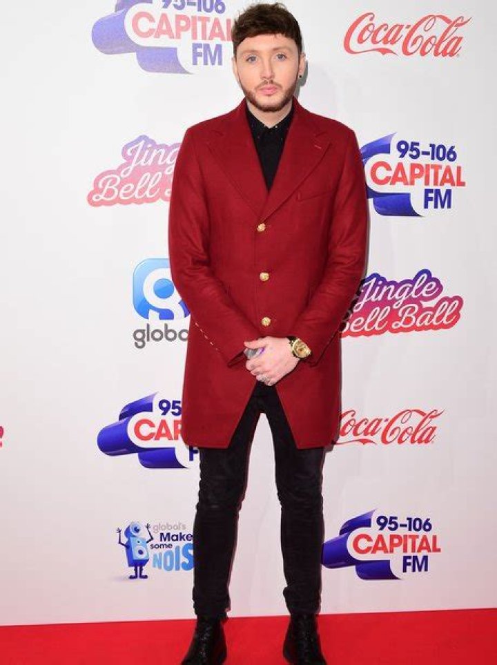 James Arthur looks dapper in a mirror selfie in October 2015