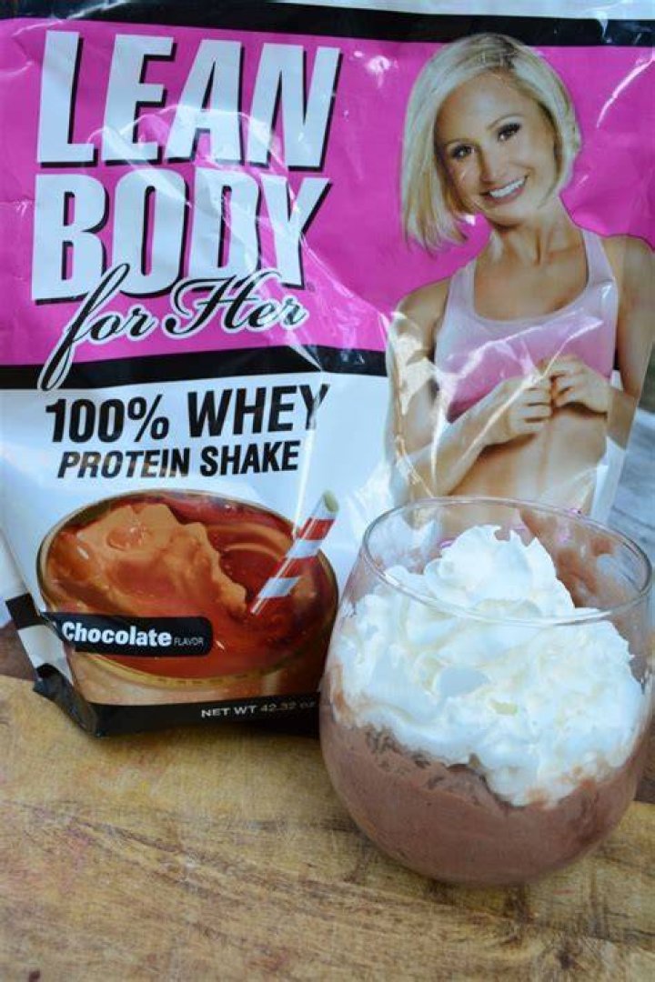 Jamie Eason with protein shakes.