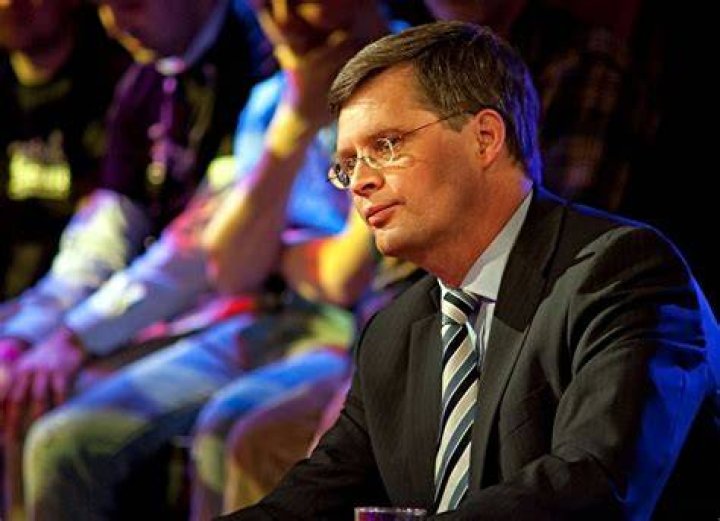 Jan Peter Balkenende and John de Mol Jr. as seen in a picture taken during the opening event of Radio Digitaal on April 26, 2004