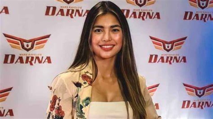 Jane De Leon showing her new hairstyle in November 2021
