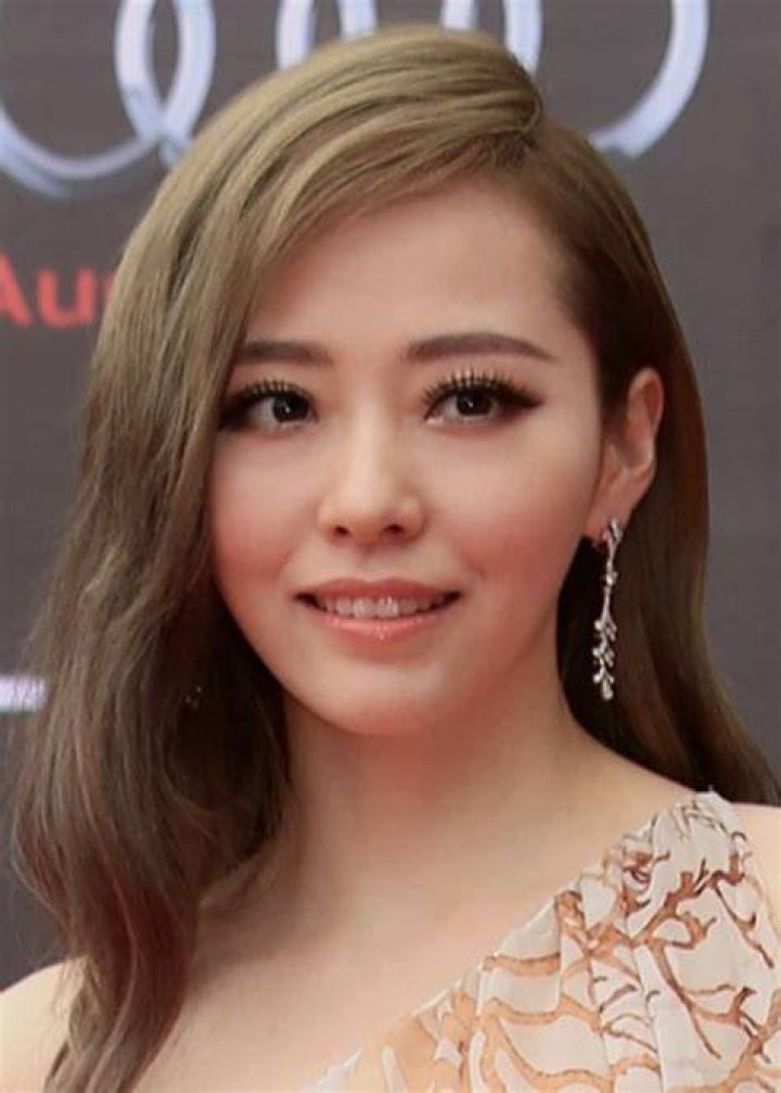 Jane Zhang as seen at the 2015 QQ Music Awards, Shenzhen, Guangdong