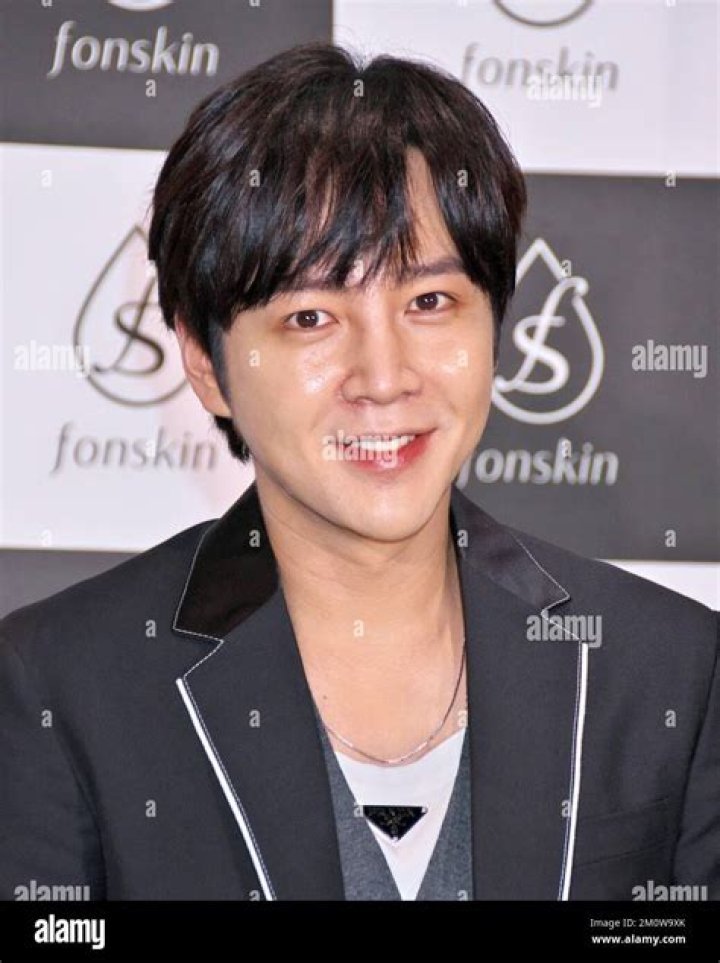 Jang Keun-suk as seen while smiling for a picture in October 2021
