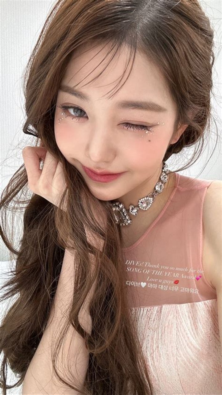 Jang Wonyoung in an Instagram selfie as seen in January 2019