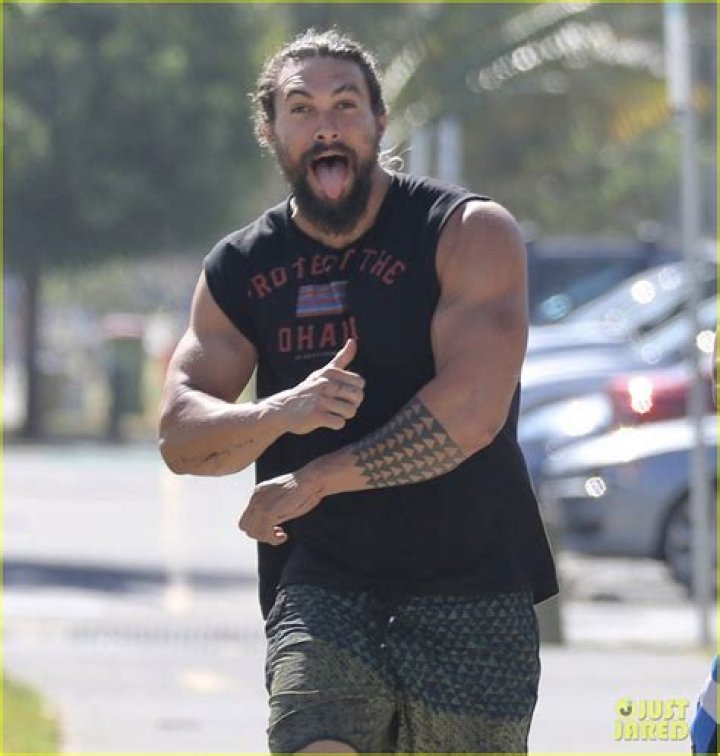 Jason Momoa has big biceps
