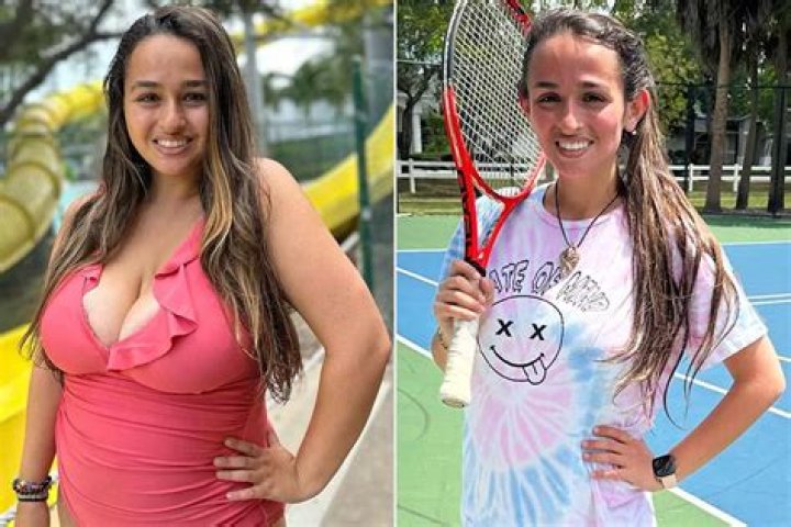 Jazz Jennings in an Instagram selfie with gamer friend Noelle Jaclyn in January 2018