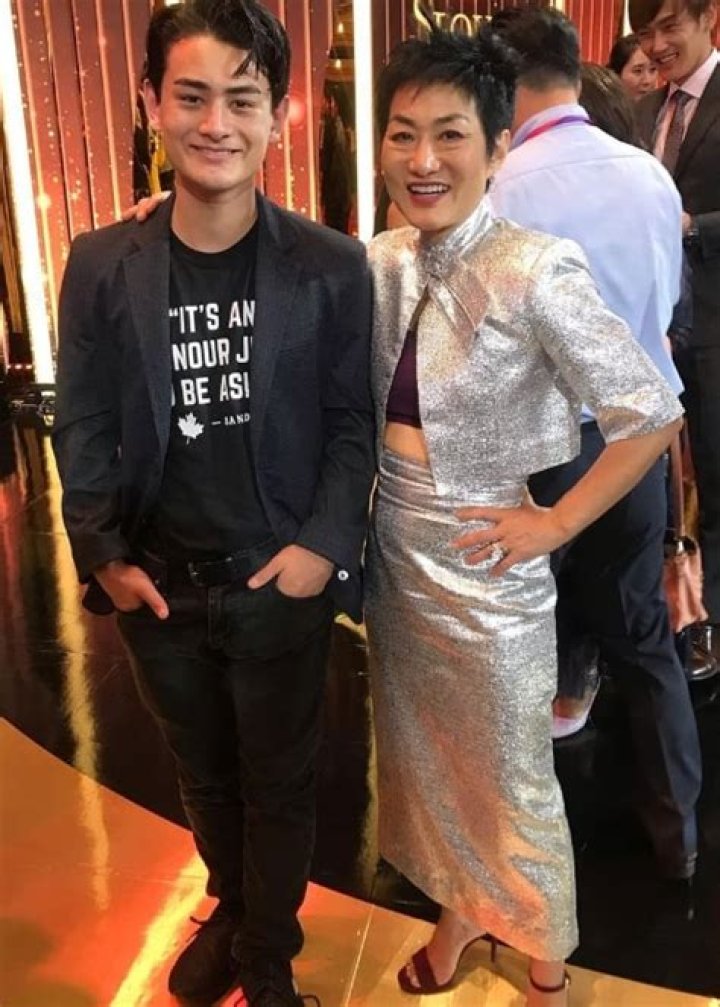 Jean Yoon and her son at the Seoul Drama Awards in 2019