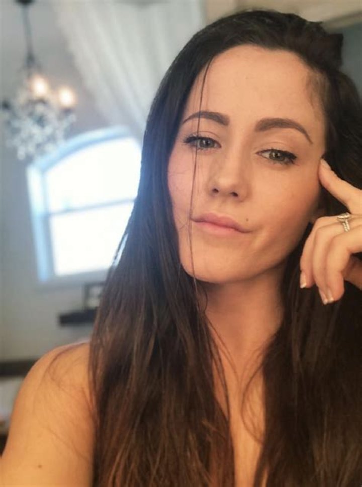 Jenelle Evans clicking a selfie along with Ashley Smith in September 2019