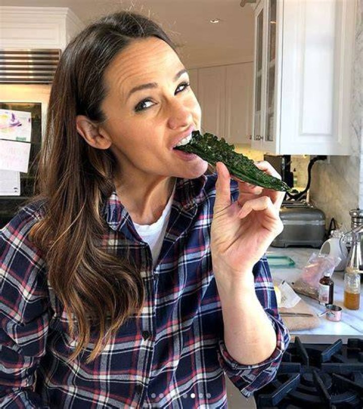 Jennifer Garner with kale leaves in February 2018