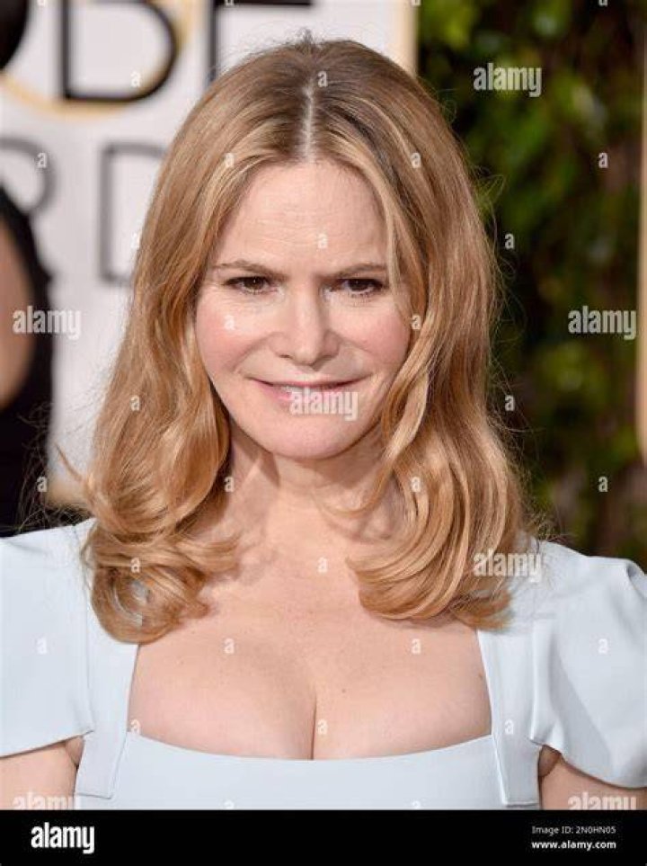 Jennifer Jason Leigh with a cat