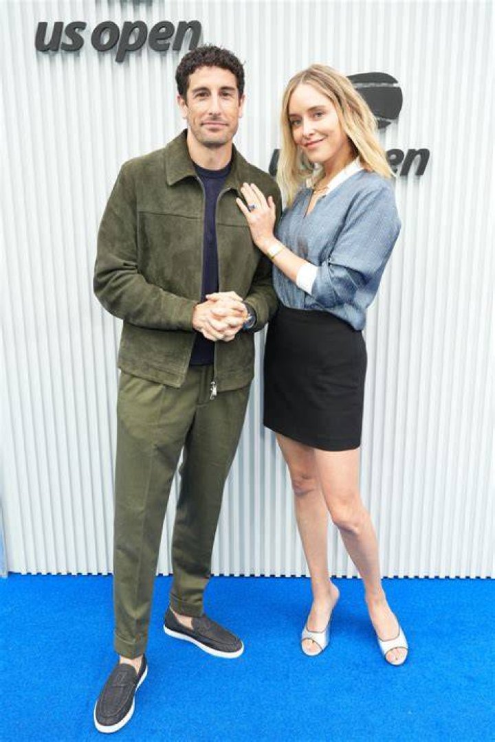 Jenny Mollen as seen in December 2018