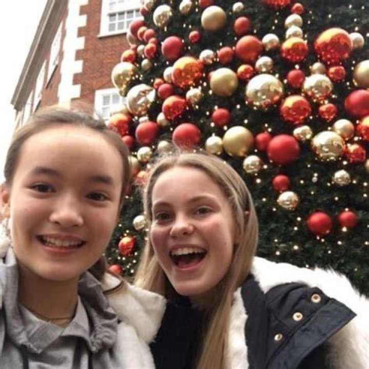 Jenny Richardson (Right) and Dagny Rollins smiling for a selfie while shopping